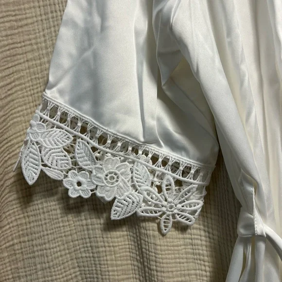 White Lace Robe - Picture 3 of 5